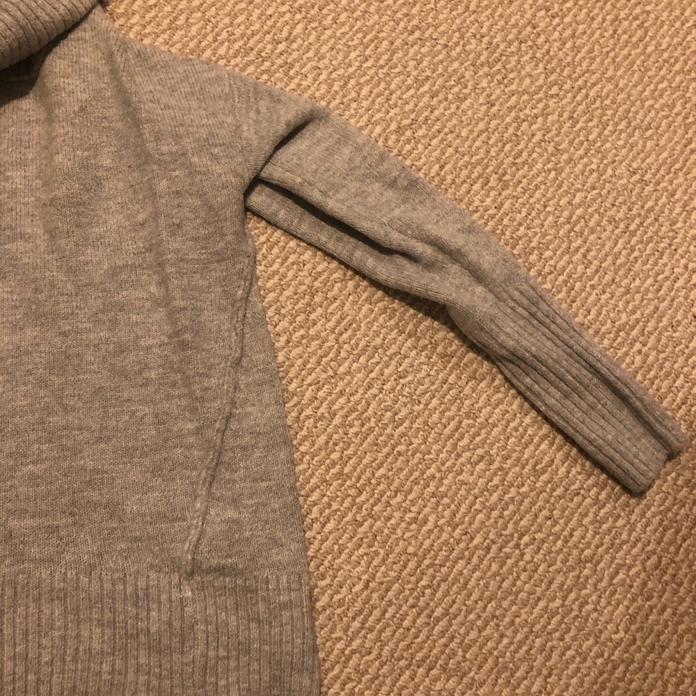 Gray gap sweater - Picture 4 of 5